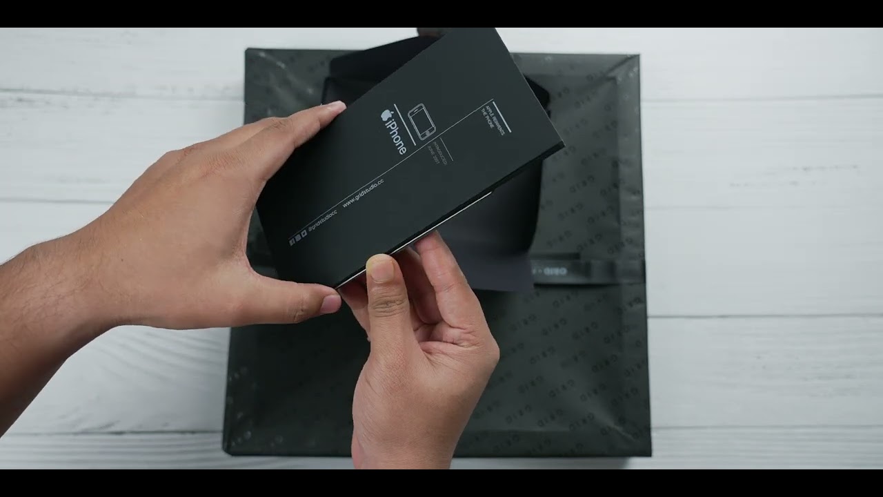 iPhone 1 : Grid Frame | S&V