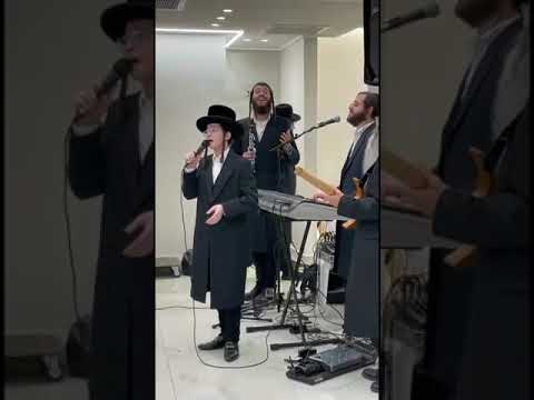 *הדלקה במלון בוטיק - ברוקלין במירון לנגידי חו"ל!* נער הפלא בנצי קלצקין, והקלידן מנדי גולדברג.