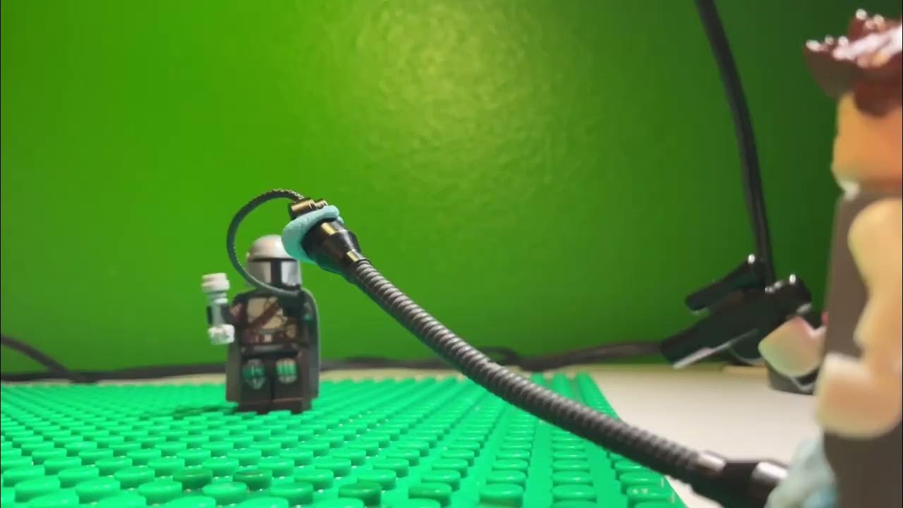 The Mandalorian uses his trusty grappling hook. (Lego Star Wars