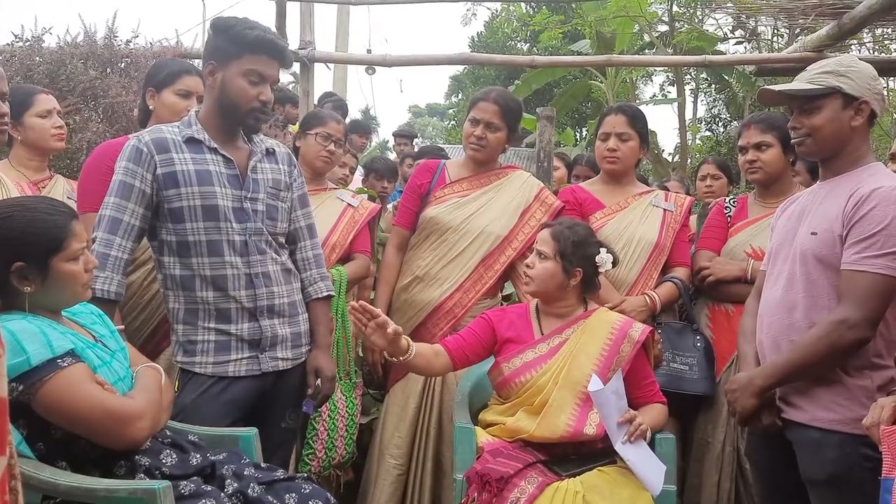 দুই সন্তানের মা একই অথচ বাবা আলাদা আলাদা স্বীকার করছেন মা। ঘটনাটি মাঝদিয়ার