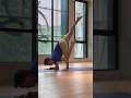 #funkycrowpose #crowpose #armbalance #yogapractice #yogalife #yogalife #fitness