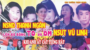 NSƯT Vũ Linh hạnh phúc khi được em gái NSND Thanh Ngân ôm bó hoa to lên Sân Khấu tặng