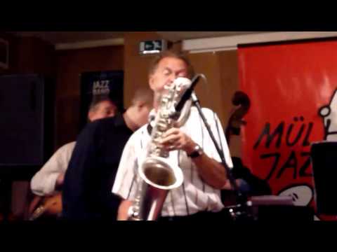 Jazzlight with DSC play 'Basin Street Blues'