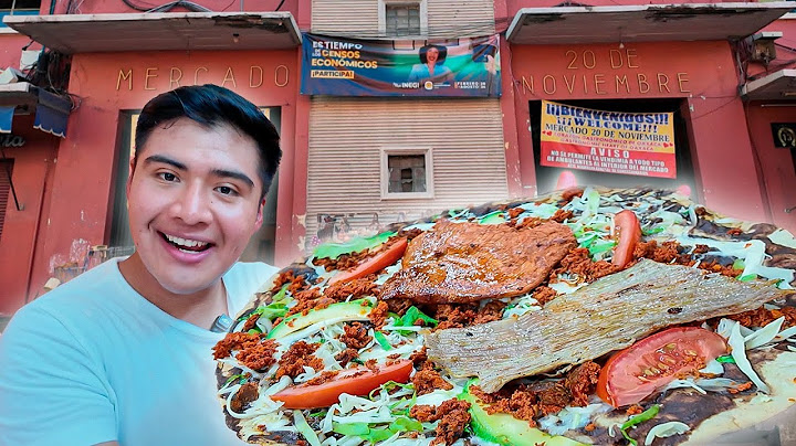 Comiendo en un MERCADO OAXAQUEÑO