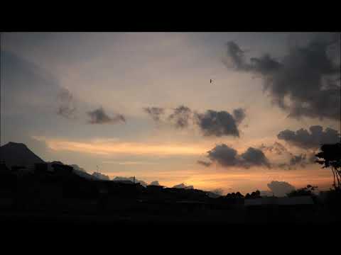 (background video) pemandangan langit senja,, 