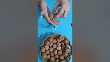 How to crack Walnuts with bare hand✋Amazing cutting hack of Walnuts #viral #amazinghack