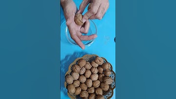 How to crack Walnuts with bare hand✋Amazing cutting hack of Walnuts #viral #amazinghack