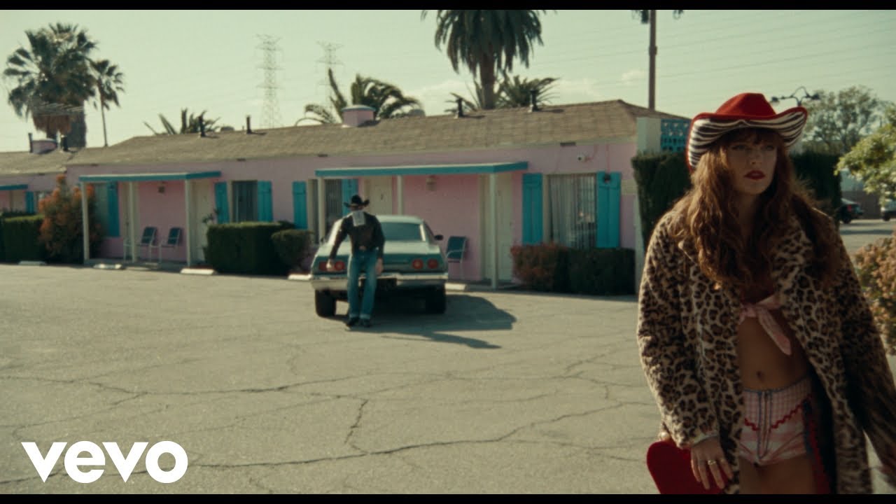 Guarda Orville Peck - Hexie Mountains (Official Video) su YouTube Guarda Orville Peck - Hexie Mountains (Official Video) su YouTube