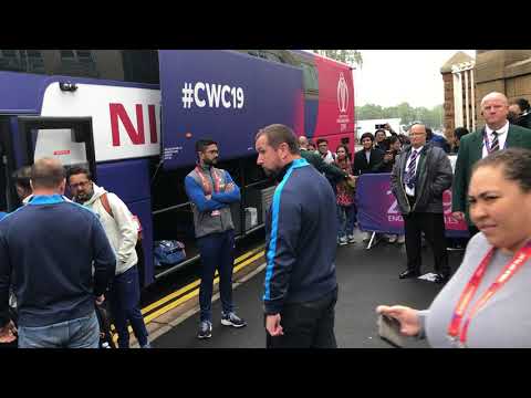 Rohit, Jadeja, Hardik Take Selfies With Indian Fans at Trent Bridge Ground Before Ind vs NZ WC Game vikrant.gupta 73