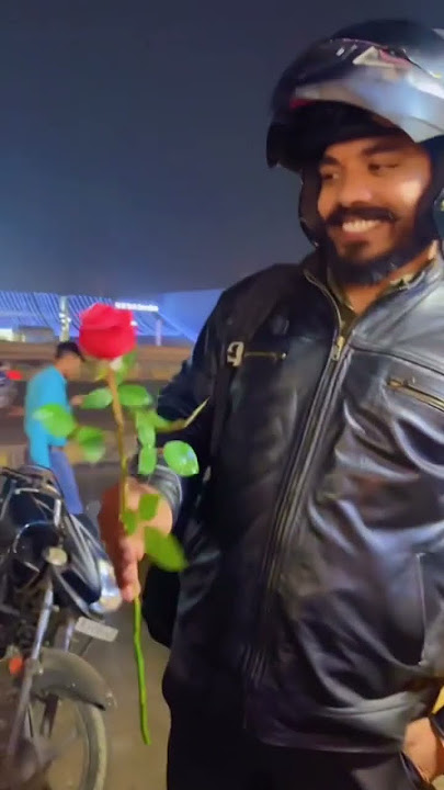 Wife Day 🤝😘❤️🌹 #rose #romance #song #youtubeshort #gaujaslife #lucknow #crownmall #trending 🎀🌹