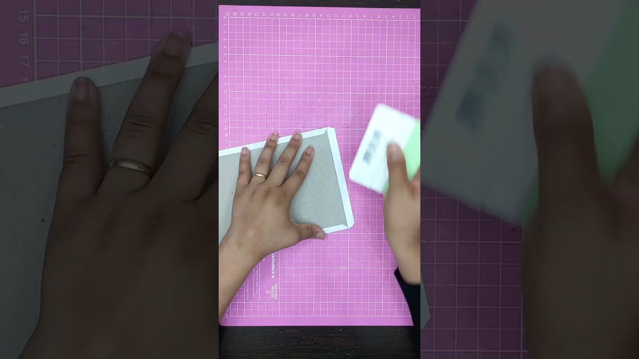 Miniatura do vídeo: Como fazer uma Caderneta de vacinação personalizada #shorts