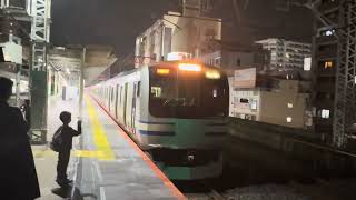 E217系Y37編成が市川を発車するシーン