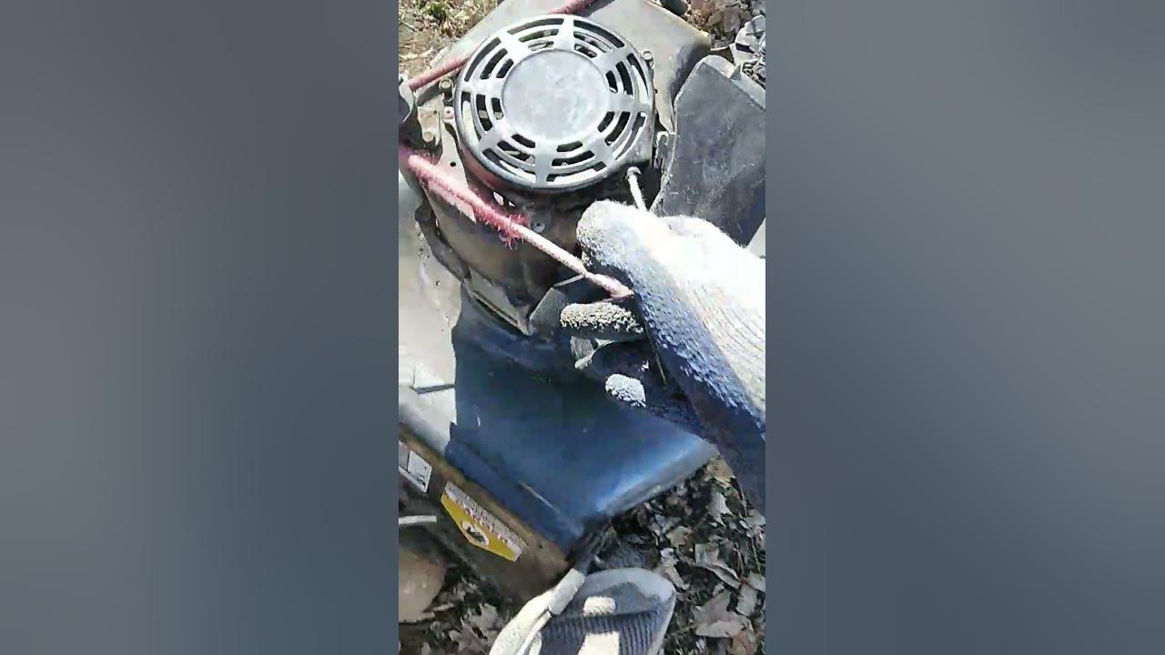 Starting and revving a Briggs and Stratton Mower engine (Read