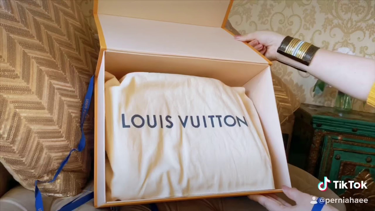 UNBOXING LOUIS VUITTON LATEST COLLECTION HANDBAG MONTAIGNE BB - YouTube