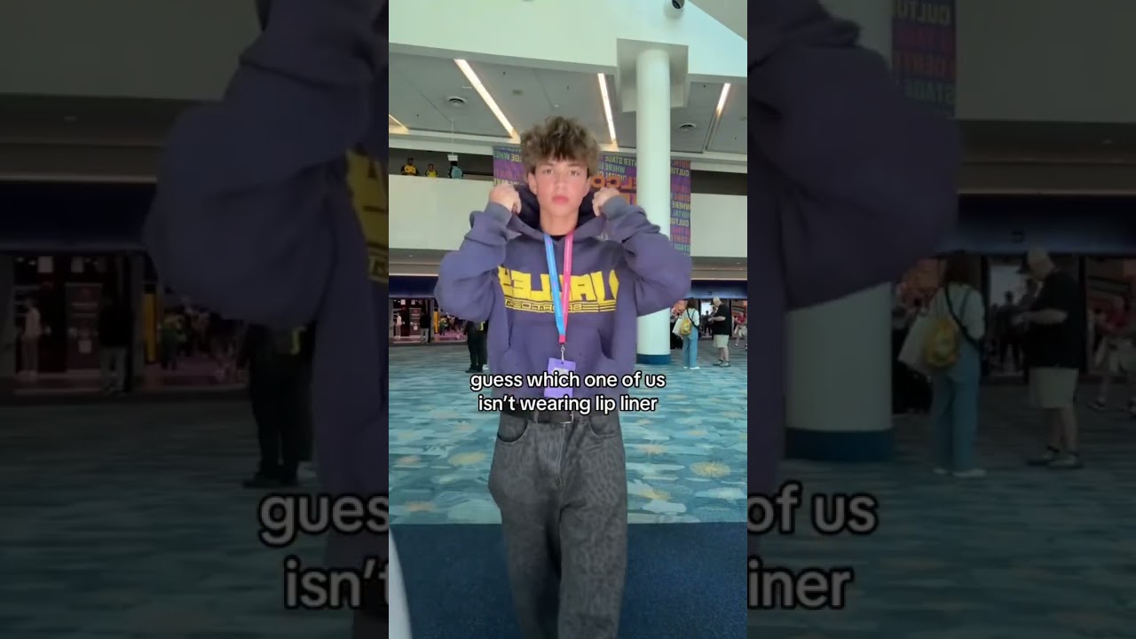 guess who ISNT wearing LIP LINER..👀💄💋 