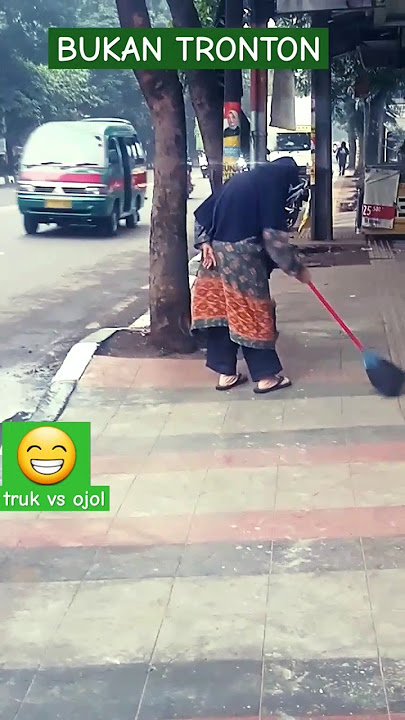 DETIK2 TRONTON HINO NYARIS DISALIP OJOL BROOO!#sapujagad #trukhino500 #trukmania #dikitan #support