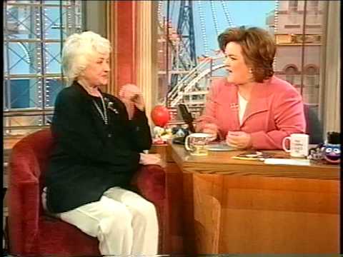 Rosie sings the theme from "Maude" to Bea Arthur