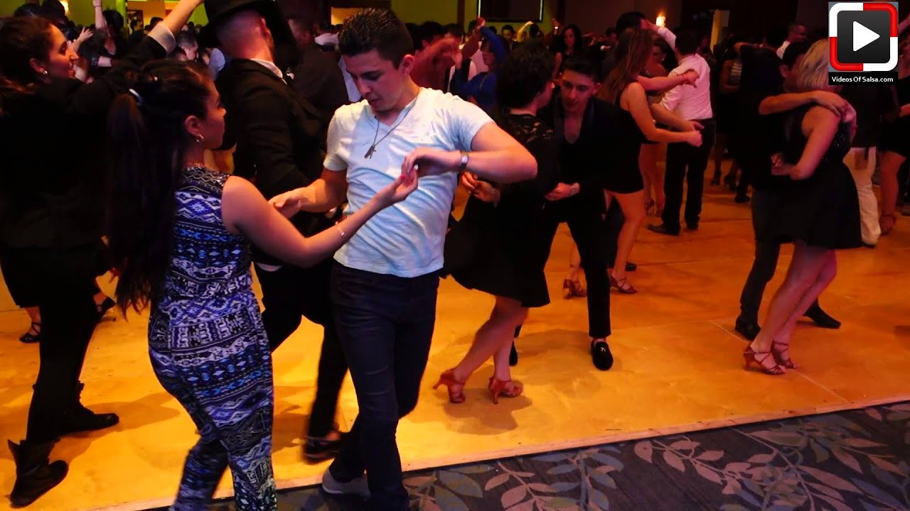 Maria Catalan y Oscar Martinez social dance at Houston Salsa Congress