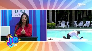 El piscinazo del reportero de canal Ñ al fiel estilo de JB en ATV