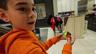 Giovanni Zago solves Rubik&#39;s Cube and then shoes how to solve a Rubiks Cube fast.