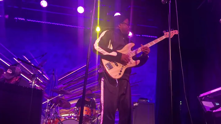 Francis Hylton bass solo - Incognito at Sony Hall
