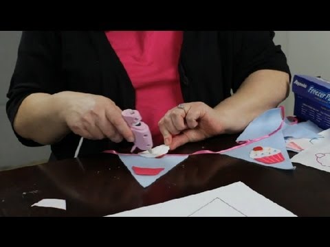 How to Decorate a Felt Banner : Felt Craft Projects