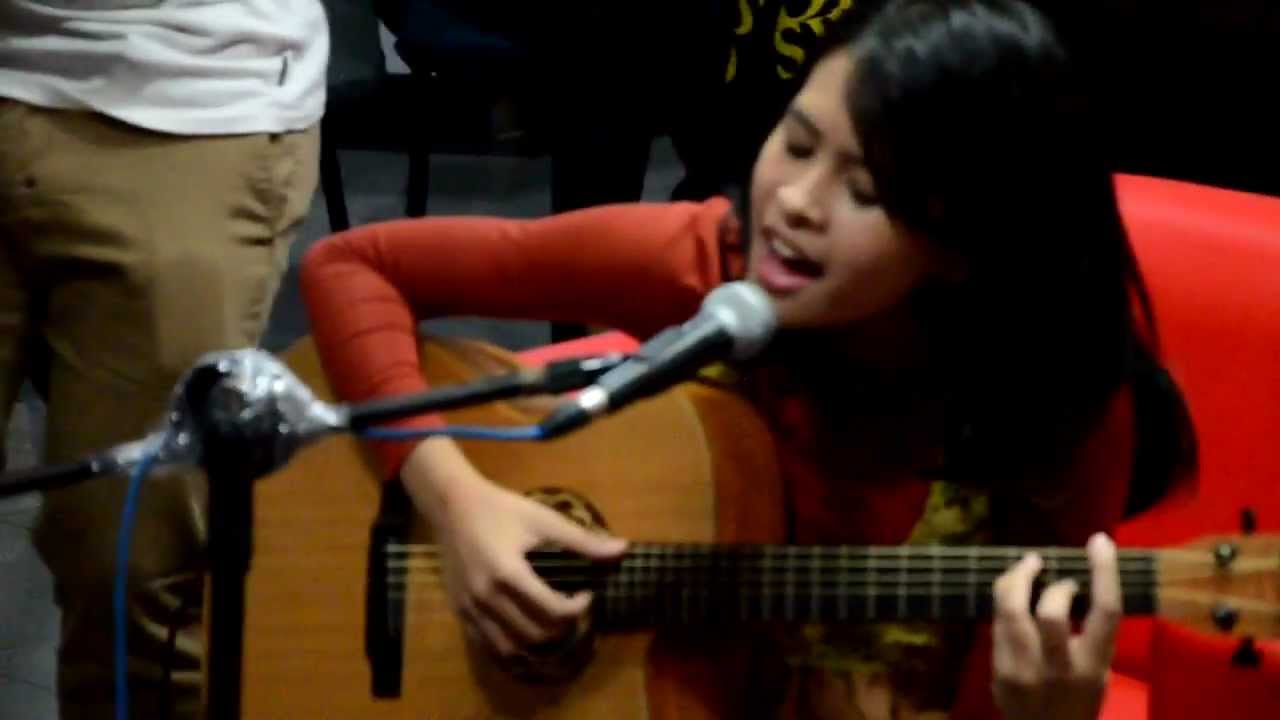 Maudy Ayunda - Performance di Radio Global dan Ardan, Bandung
