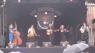 7 Spinning Jennies (Sweden) Playing in the rain