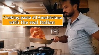 🍕 Cooking pasta all&#39;Amatriciana 🍝 and Caprese salad with the real Italian