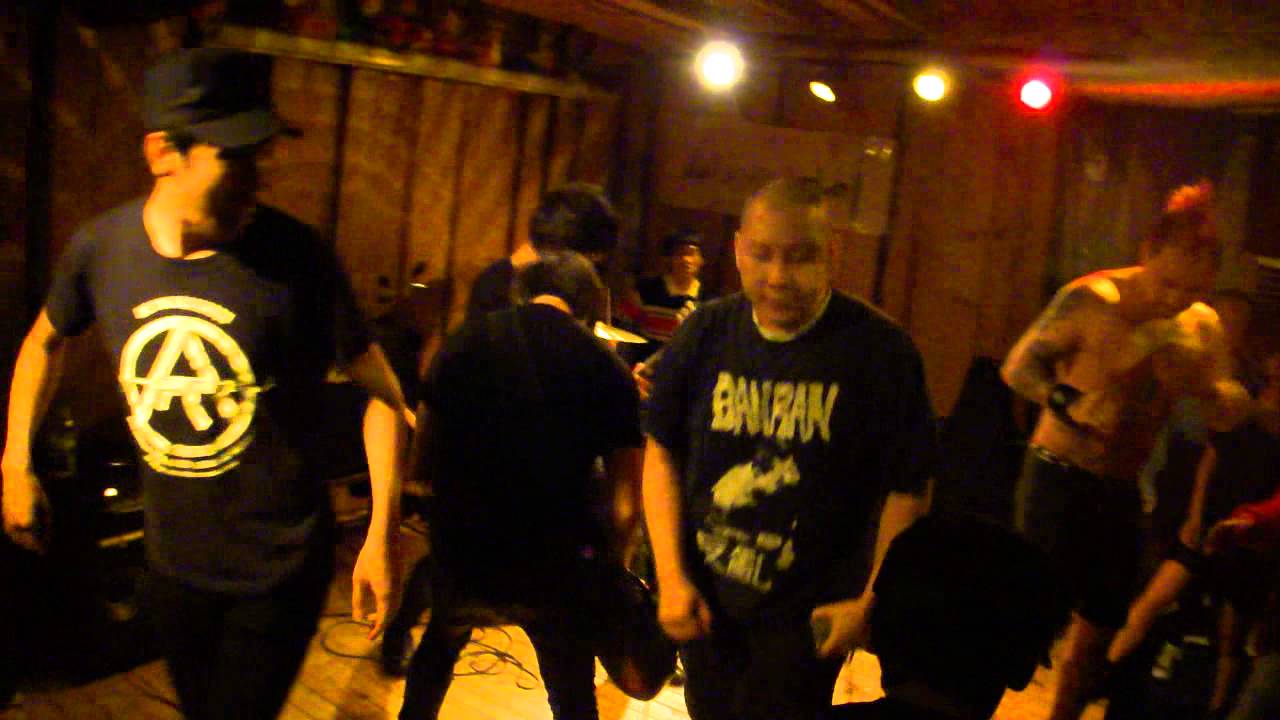 20131020 Find the spot - Might Makes Right (Negative FX Cover)