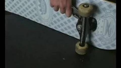 How to Build Your Own Skateboard : How to Finish A...