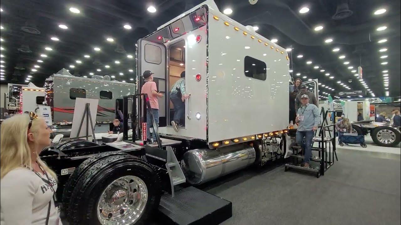 2022 ARI BIG BUNK SLEEPER REAR DOOR AT MID AMERICA TRUCK SHOW