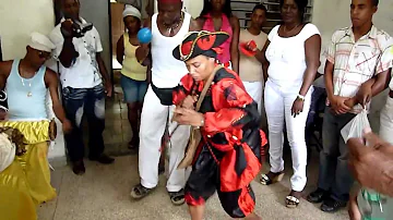 Presentacion al Tambor Aña Iyawo Omo Eleggua.mpg Santiago de cuba