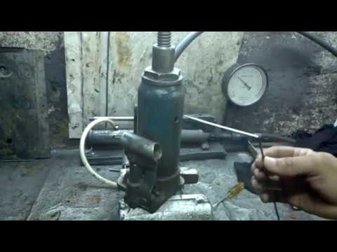 Vidéo: Comment réparer un cric bouteille hydraulique ?
