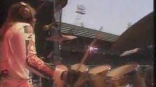 Video thumbnail of "Elton John-Don't let The Sun Go Down On Me Wembley 1984"