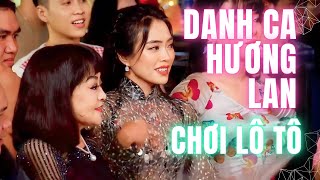 QUÁ DỄ THƯƠNG DANH CA HƯƠNG LAN LẦN ĐẦU DÒ LÔ TÔ TẠI SGTT THÍCH THÚ NGHE CẢ ĐOÀN TRỔ TÀI