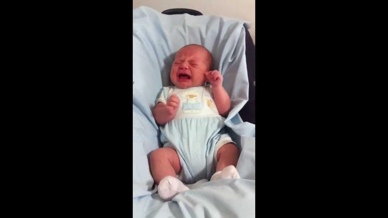 Bimbo Neonato Che Piange Crying Baby Youtube