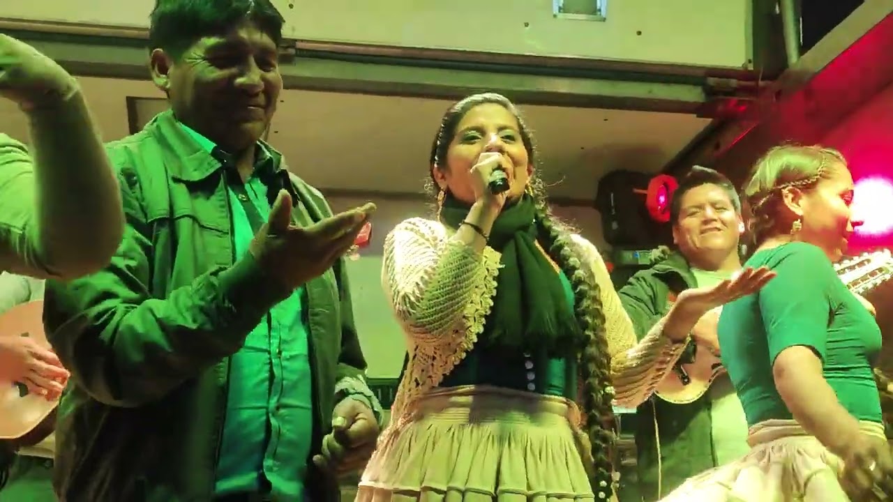 MIX DE LEY DE AMOR, Novios Juan García y Elva Arcíenega Sucre-Bolivia