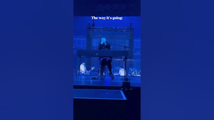 Billie Eilish giggling non-stop during Ocean Eyes 😭💀 Hit me hard and soft tour #concert #london#uk 6