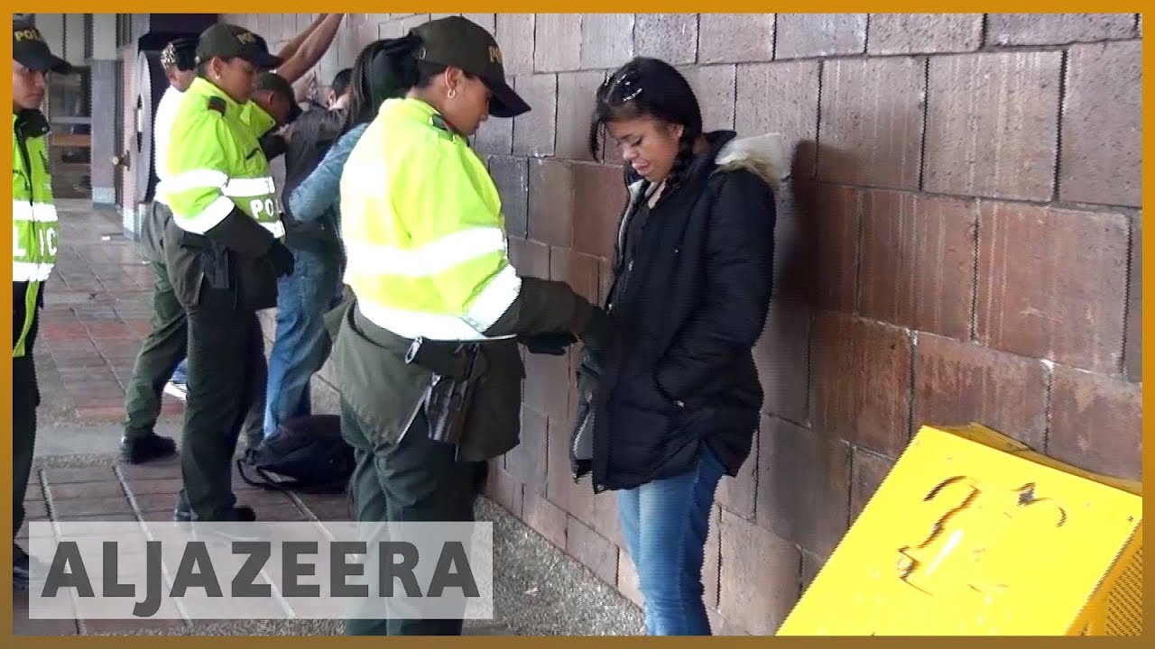 🇨🇴 مستخدمو القنب في كولومبيا يشعلون السجائر احتجاجاً على حملة القمع | الجزيرة الإنجليزية