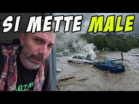 Video Si mette MALE ... MAI visto tanta ACQUA Le strade diventano fiumi ...