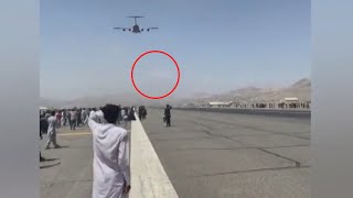 Spadają z lecącego samolotu. Dramatyczne sceny z lotniska w Kabulu w Afganistanie
