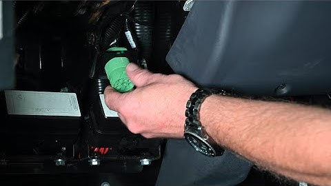 Installing a Fleet Tracker and Connected Dash Cam in Heavy Duty Trucks