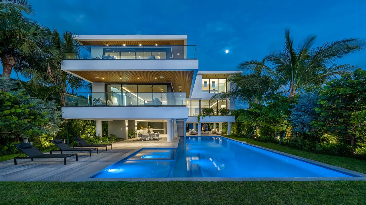 Architectural Masterpiece - Miami Beach