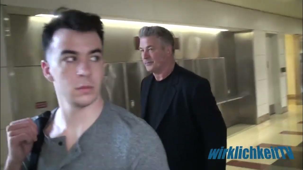 MUST WATCH HILARIOUS Autographer yells at Alec Baldwin, loses it ANGRY