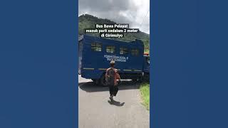 Bus Legend bawa pelayat masuk Parit di Girimulyo