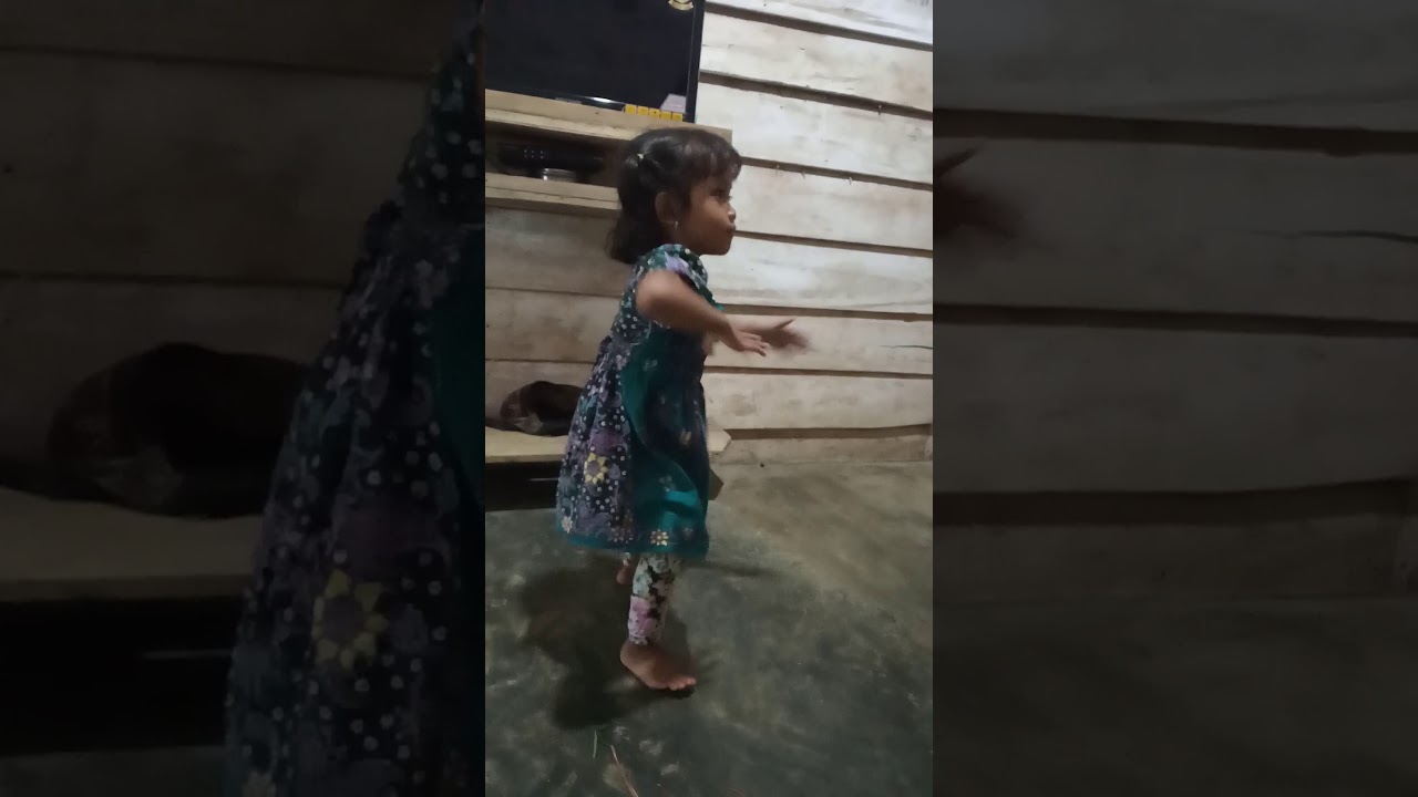 Aksi anak kecil joget ala2 jaranan 