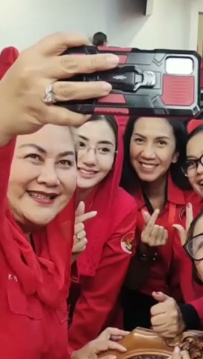 Memberikan Arahan dan Semangat Bagi Para Kader Perempuan