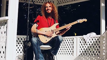 THE LOST VIDEO OF GUTHRIE | Guthrie Govan - Waves (Beautiful Loop)
