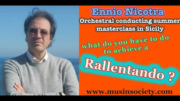 Learn conducting with Ennio Nicotra. Show rallentando slowing the gesture upwards